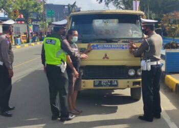 Tak Kenal Lelah  Satlantas Polsek Urban Watang Sawitto Dalam Memberi Imbauan Patuhi Protokol kesehatan