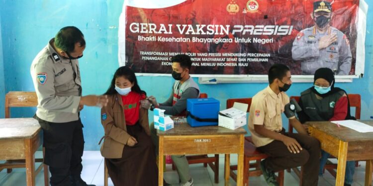 Gerai Vaksin Presisi “Bhakti Kesehatan Bhayangkara untuk Negeri” Kembali di Gelar Polsek Lembang Polres Pinrang