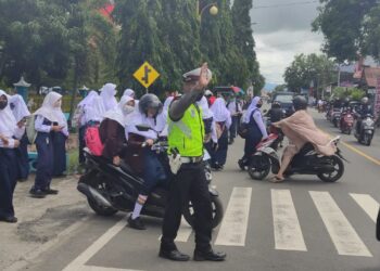 Demi Terciptanya Kamsebtibcar Lantas dan Penerapan Prokes, Polsek Urban Watang Sawitto Intens Sosialisasi dan Beri Imbauan Untuk Pengguna Jalan