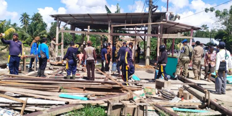 Relokasi Kios dan Lapak ,Satpol PP Sidrap Kembali Bantu Warga di Kalosi Alau