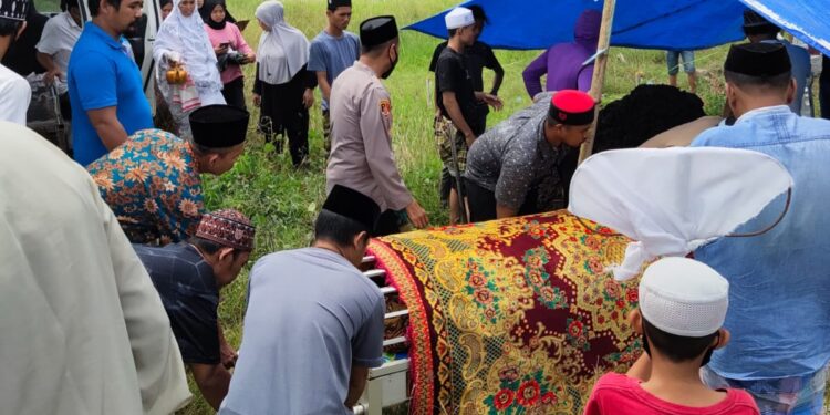 Warga Apresiasi dan Bangga dengan Kapolsek Mattiro Bulu