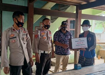 Penyerahan Bantuan Bakti Sosial Akpol 90 Pengabdian di Wilayah Hukum Polsek Cempa