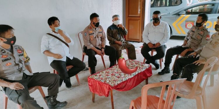 Jelang Pilkades Di wilayah Hukum Polsek Cempa Polres Pinrang, Iptu Muslih Lakukan Kunjungan ke Desa Mangki