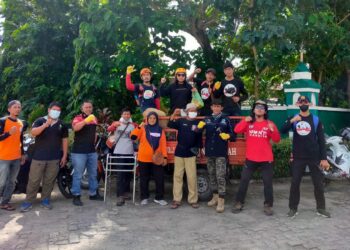 Maknai Hari Pahlawan, Pemuda Pinrang dan FKPA lakukan Pembersihan dan Pencabutan Paku