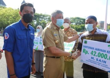Bupati Pinrang Serahkan Santunan BPJS Untuk Ahli Waris Pegawai Syara