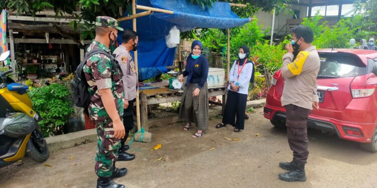 Upaya Capai Target Nasional, Polsek Mattiro Bulu  Gandeng Puskesmas  Dalam Pemberian Vaksin Dengan Sistim Hunting