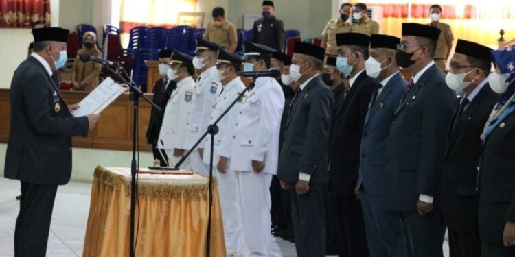 Bupati Melantik Dan Mengambil Sumpah Pejabat Pimpinan Tinggi Pratama dan Administrator Lingkup Pemerintah Kabupaten Pinrang