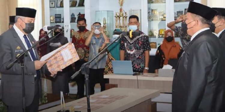 Bupati Andi Irwan Hamid Lantik Dua Dirut BUMD Kabupaten Pinrang
