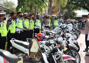 Wakapolres Pinrang Tim Itwasda Polda SulSel Lakukan Pengecekan Kendaraan 