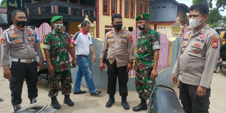 Personel Polsek Cempa Memback Up Polsek Mattiro Sompe dalam Rangka Pemakaman Korban Pembunuhan