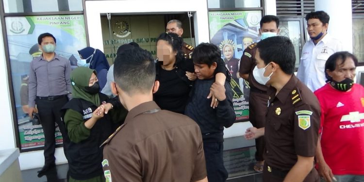 Syok Dijadikan Tersangka Kasus ADD Desa, Seorang Kades di Kabupaten Pinrang Dilarikan Ke Rumah Sakit Umum