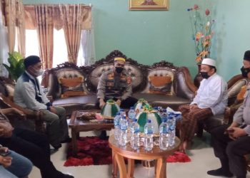 Jalin Silaturahmi Dengan Tokoh Masyarakat, Kapolres Pinrang Berkunjung ke Kecamatan Lembang