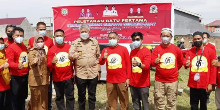 Andi Irwan Hamid Lakukan Peletakan Batu Pertama Pembangunan Sekretariat DPD PPNI Kabupaten Pinrang