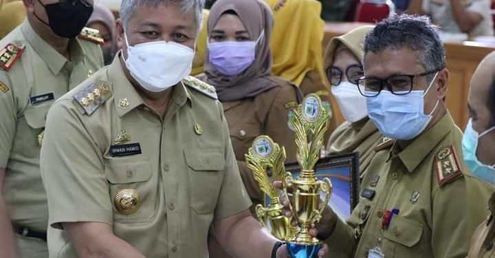 CPP Tahun 2021 Tingkat OPD, Disdukcapil Pinrang Kembali Raih Penghargaan Predikat Role Model Terbaik