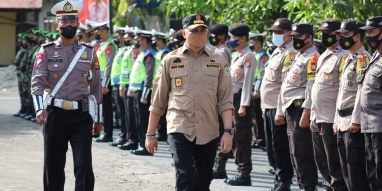 Bupati Pinrang Jadi Inspektur Upacara Dalam Apel Gelar Pasukan Operasi Ketupat Tahun 2022