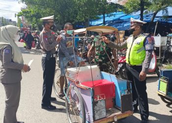 Beri Rasa Aman dan Nyaman Kepada Warga, Personel Gabungan Lakukan Pengaturan Lalin dan Patroli Dalam Pasar Sentral Pinrang
