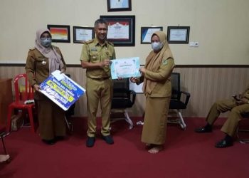 Dinas Kependudukan dan Catatan Sipil Beri Kabupaten Pinrang Penghargaan Kepada Pegawai Yang Berkinerja Baik