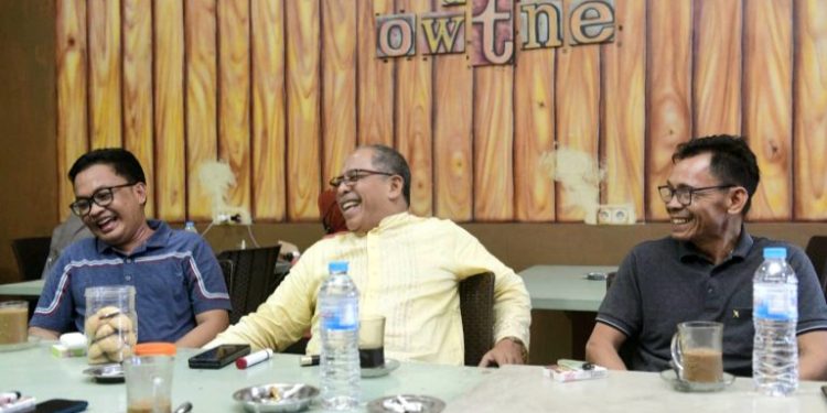 Dua Gerbong Politik Besar Ngopi Bareng Bersama IAS di Warkop Dafina Bantaeng, Bahas Dinamika Politik Lokal dan Regional Sulsel