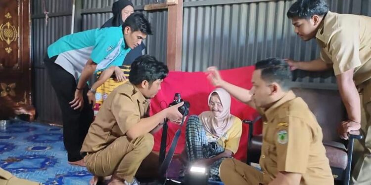 Warga Desa Massewae Beri Apresiasi Gerak Cepat Tim CDR RESQUE Disdukcapil Pinrang