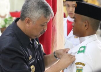 Andi Irwan Hamid Mengukuhkan Secara Resmi 70 Paskibraka Kabupaten Pinrang