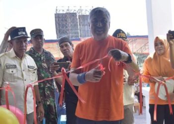 Bupati Pinrang Meresmikan Kantor Desa Padaelo