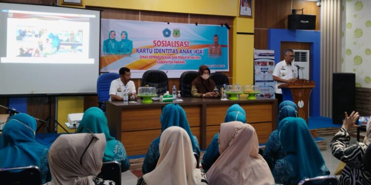 Hj. Andi Sry Widiyati Irwan Hadiri Sosialisasi Kartu Identitas Anak Yang Diselenggarakan Oleh Disdukcapil Pinrang