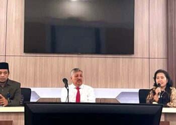 Bupati Pinrang  Didampingi Direktur RSU Lasinrang, Menerima 22 Dokter Intenship