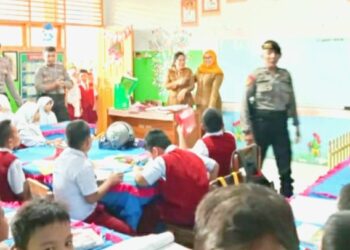 Menanggapi Isu Penculikan Anak, Satuan Samapta Polres Pinrang  Melaksanakan Patroli Dialogis di Sekolah Dasar