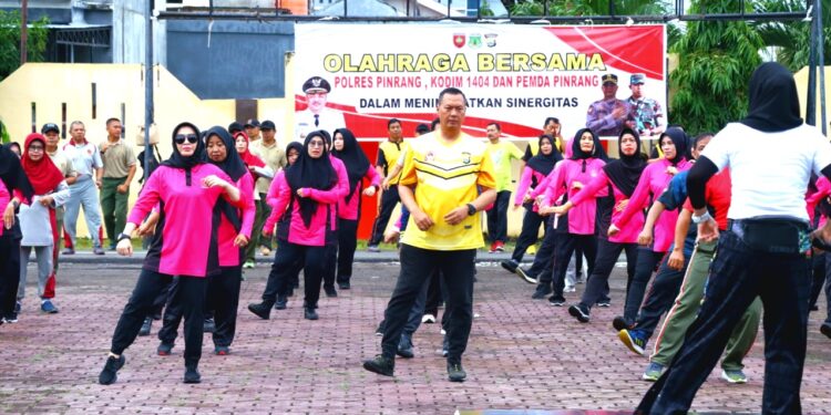 Polres Pinrang Gelar Olah Raga Bersama Dalam Meningkatkan Sinergitas Dan Soliditas Serta Silaturahmi Antara TNI-Polri