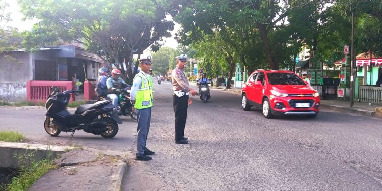 Ciptakan kamseltibcarlantas, Satlantas Polres Pinrang Bersama PPKS Gelar Pengaturan Lalulintas