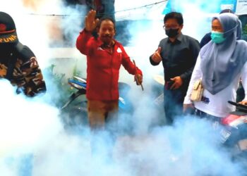 Atasi DBD, Dinas kesehatan Kabupaten Pinrang Lakukan Fogging Dibeberapa Titik di Kecamat Watang Sawitto