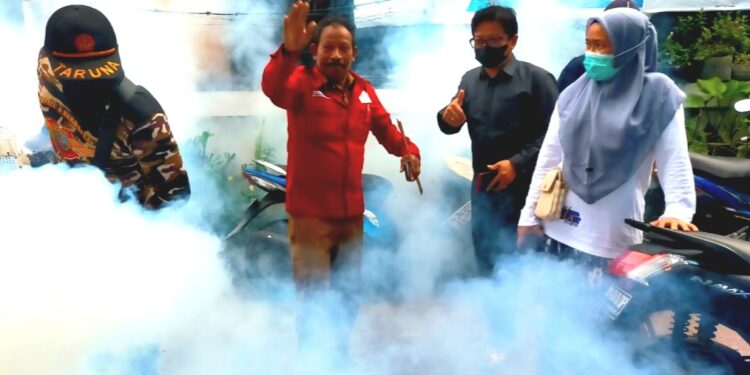 Atasi DBD, Dinas kesehatan Kabupaten Pinrang Lakukan Fogging Dibeberapa Titik di Kecamat Watang Sawitto