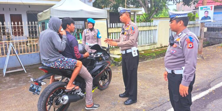 Hari Ke-3 OPS Keselamatan 2023, Polres Pinrang Bidik Pengendara Mobil Dan Motor