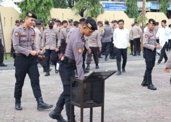 Kapolres Pinrang: Berbagi Adalah Bentuk Kepedulian dan Sarana Dalam Menjalin Silaturahmi Dengan Masyarakat