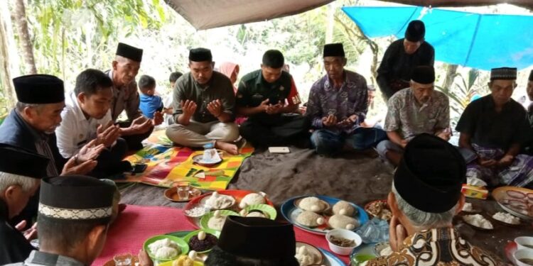 Polsek Lembang Polres Pinrang Hadir Untuk Warga, Doa Bersama Warga Desa Ulu Saddang