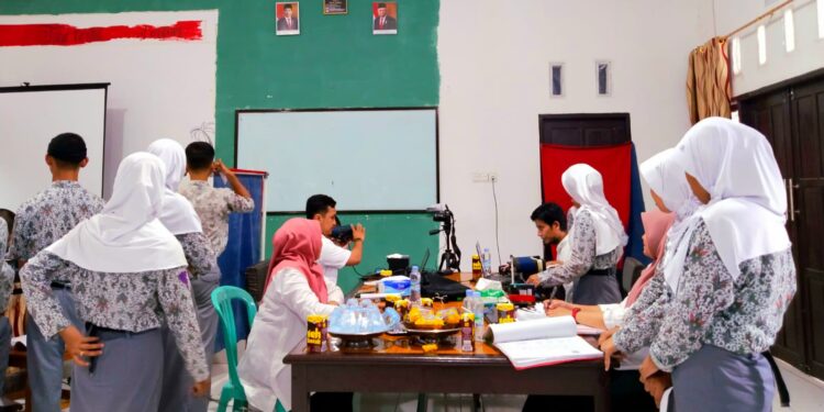 Disdukcapil Pinrang Go To School di Wilayah Kecamatan Lembang