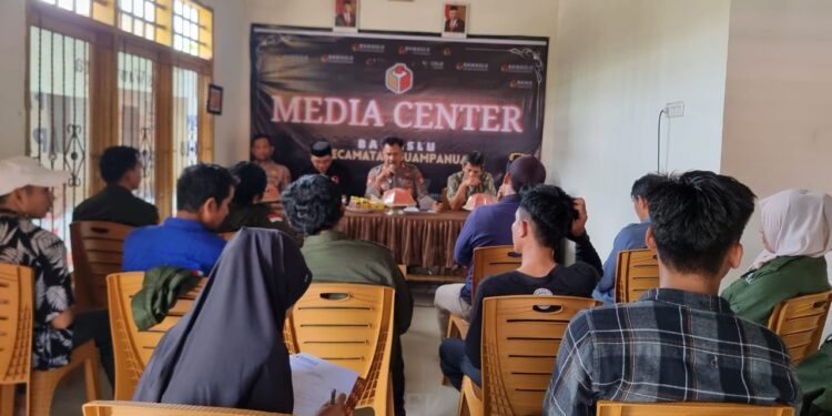 Jelang Pesta Demokrasi 2024, Kapolsek Duampanua Lakukan Pertemuan dan Koordinasi Dengan Panwascam