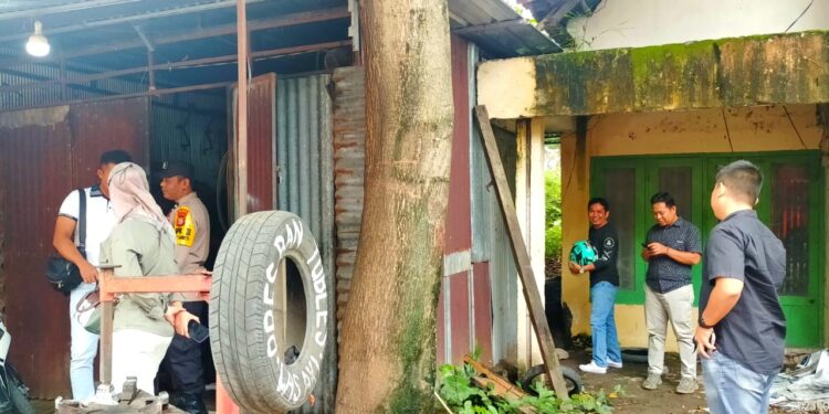 Team Gabungan Unit Reskrim, Intelkam dan Polsek Sawitto lakukan Penyelidikan Terkait Pembongkaran Bengkel