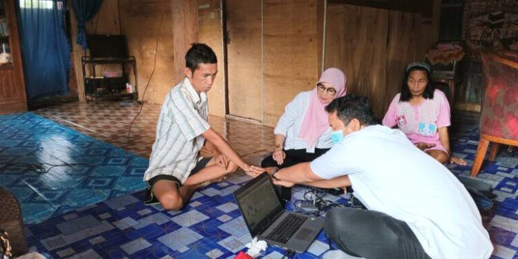 Disdukcapil Pinrang Lakukan Perekaman e-KTP Bagi Lansia, ODGJ dan Disabilitas Degan Cara Jemput Bola