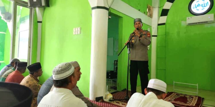 Wakapolres Safari Jumat  Sambil Beri Imbauan dan edukasi Kamtibmas Untuk Warga di Wilayah Hukum Polsek Pitu Riase