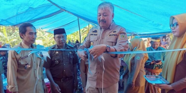 Bupati Pinrang Resmikan Poskesdes dan Posko PPKM di Desa Buttu Sawe