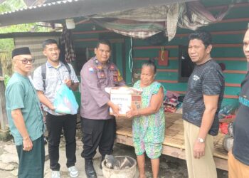 Bentuk Kepedulian Antar Sesama BKTM Siwolong Polong Berikan Bantuan Sembako Kepada Warga Kurang Mampu