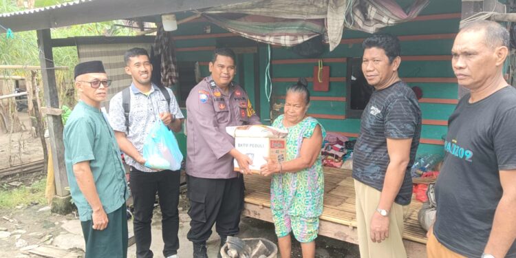 Bentuk Kepedulian Antar Sesama BKTM Siwolong Polong Berikan Bantuan Sembako Kepada Warga Kurang Mampu
