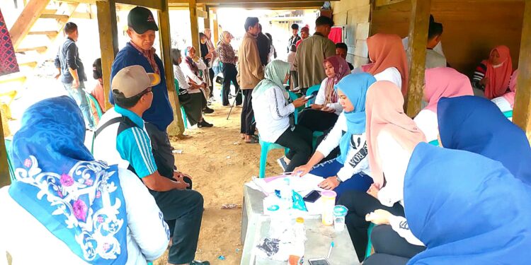 Tak Mengenal Lelah, Disdukcapil Kabupaten Pinrang Lakukan Pelayanan Tiga Desa di Kecamatan Lembang