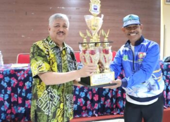 Kandis Pendidikan Dan Kebudayaan Dampingi Andi Irwan Hamid Terima  Kontingen PGRI Yang Berhasil Mengharumkan Nama Kabupaten Pinrang