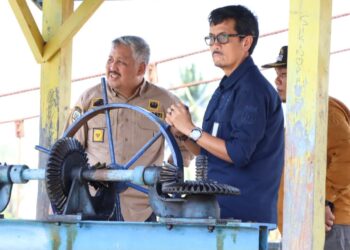 Bupati Pinrang Didampingi Kadis Tanaman Pangan Dan Holtikultura, Tinjau Langsung Bendungan Irigasi di Kelurahan Tadokkong
