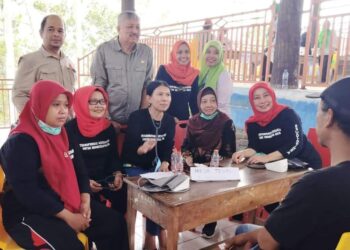 Hari Kesehatan Nasional, Dirut SRUD Lasinrang Dampingi Bupati Pinrang Dalam Kegiatan Bakti Sosial di Kecamatan Lembang