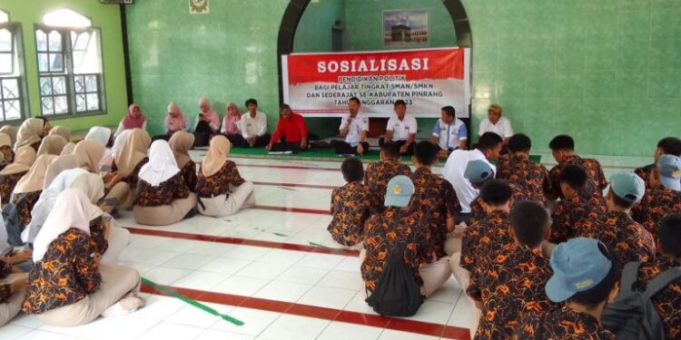 Hadapi Pemilu 2024, Kesbangpol Pinrang Gencar Lakukan Sosialisasi Kepada Pemilih Pemula