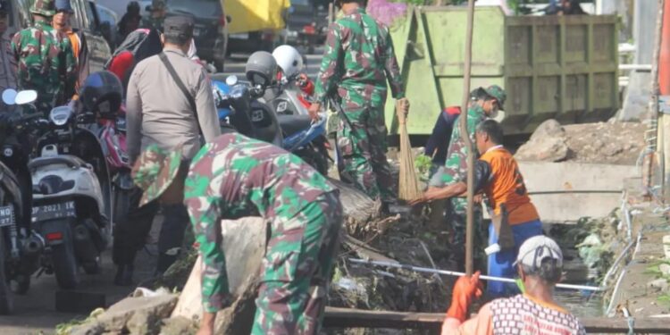 Antisipasi Musim Penghujan, Kodim 1419/Enrekang Gelar Karya Bakti Skala Besar Dengan Menggandeng Pemerintah Daerah