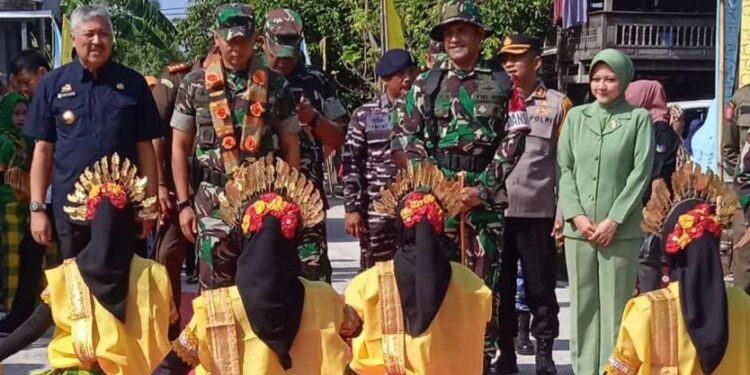 A. Irwan Hamid Menghadiri Pembukaan TMMD di Desa Siwolong Polong